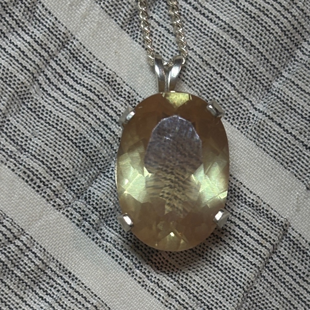 Elegant sterling silver Oregon Sunstone Pendant Necklace. Chain(925) 18” curb ch